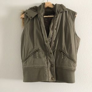 Vest with fo fur lined hood